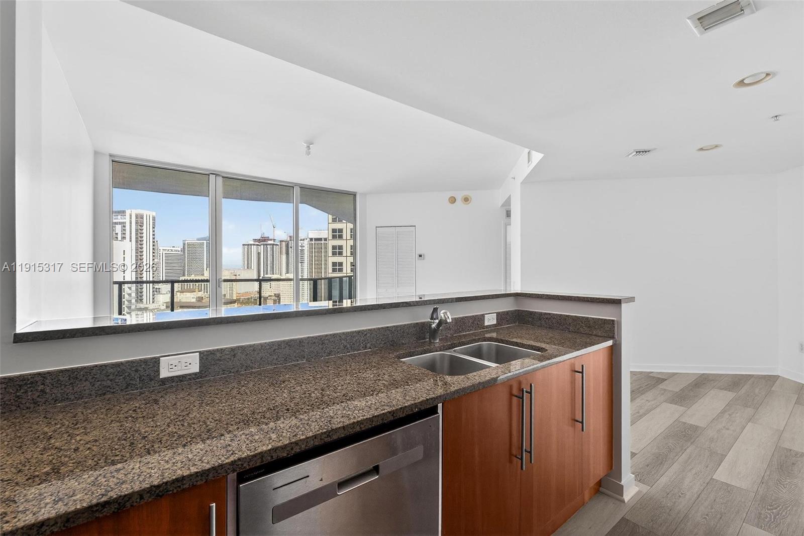 MET 1 CONDO - Residential