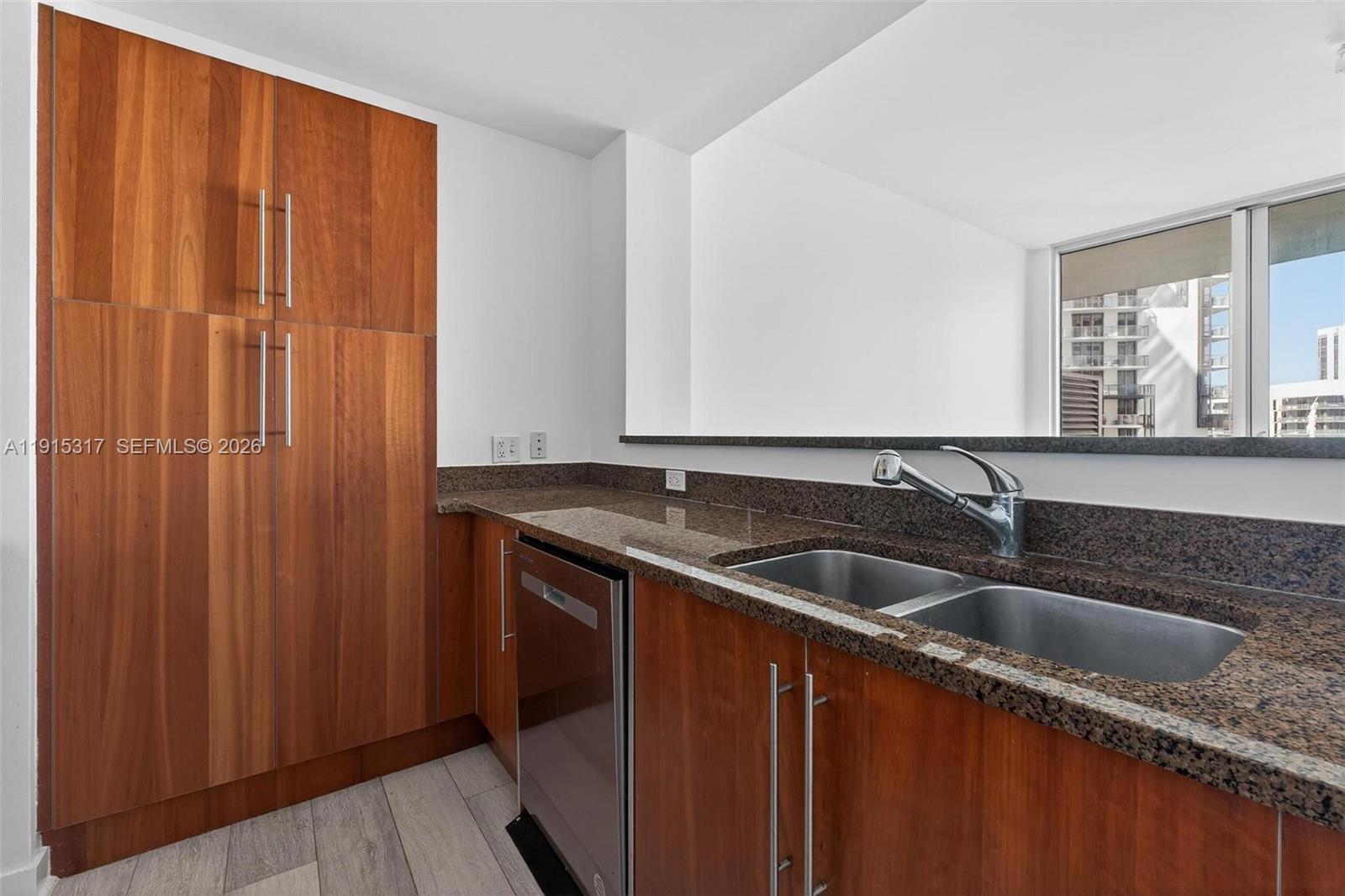 MET 1 CONDO - Residential