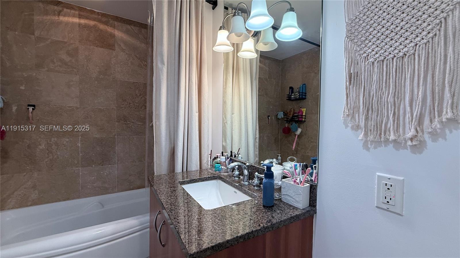 MET 1 CONDO - Residential