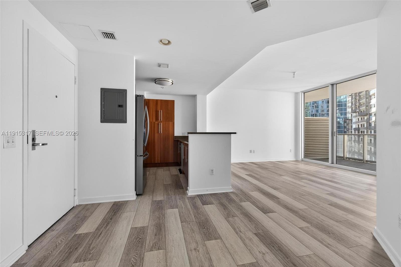 MET 1 CONDO - Residential