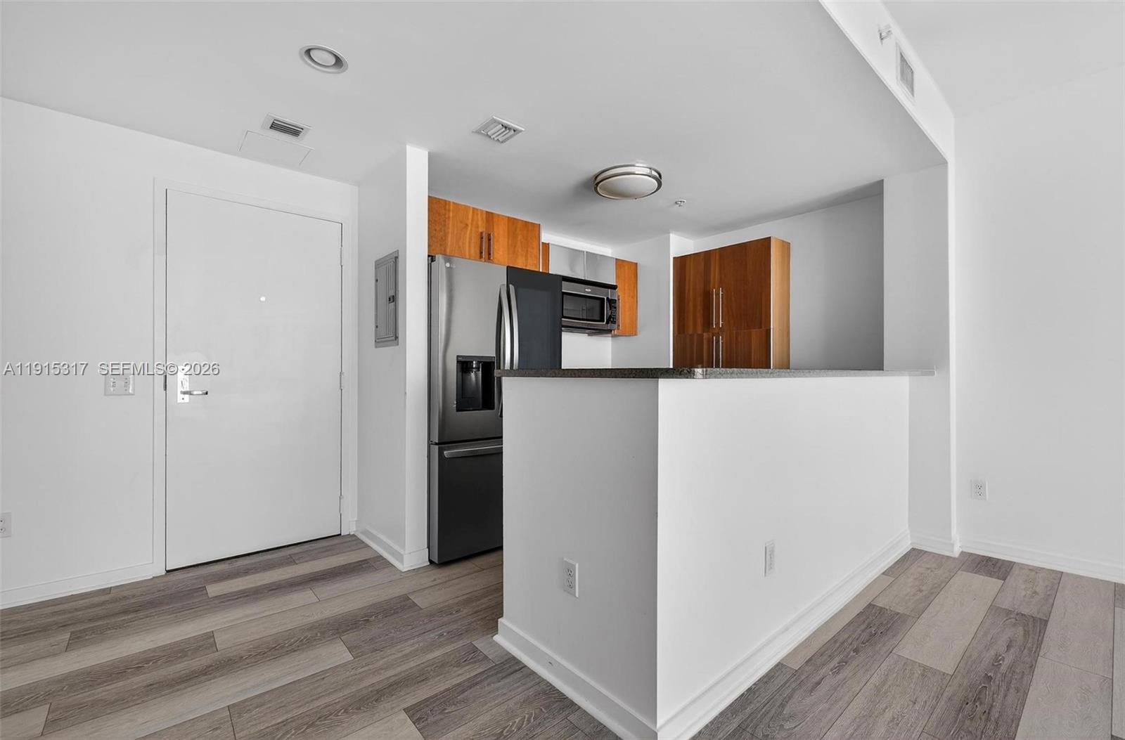 MET 1 CONDO - Residential