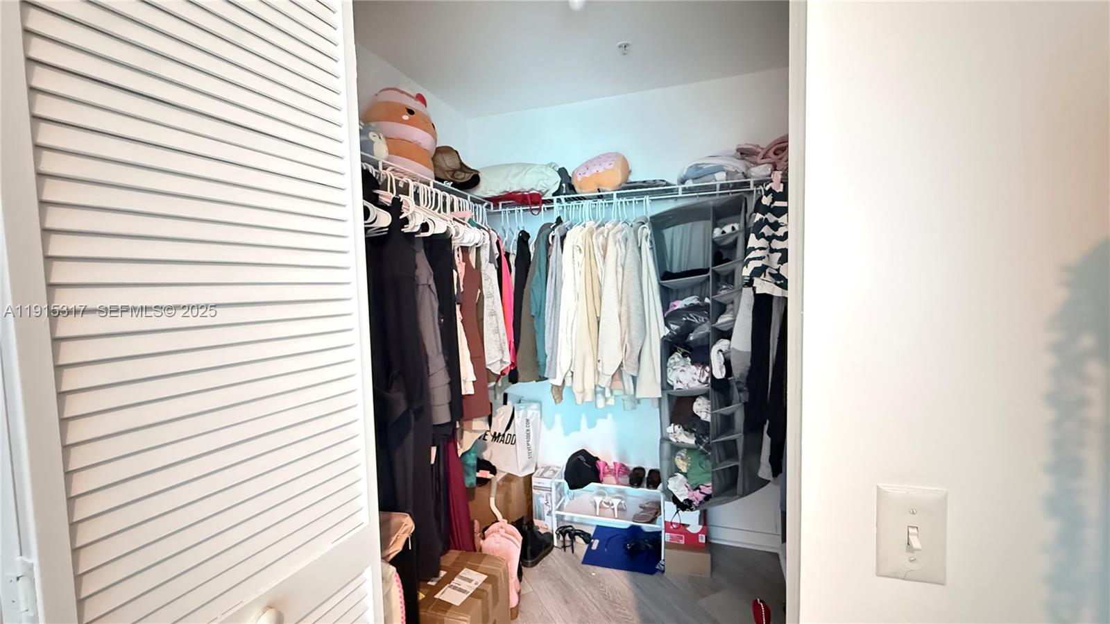 MET 1 CONDO - Residential