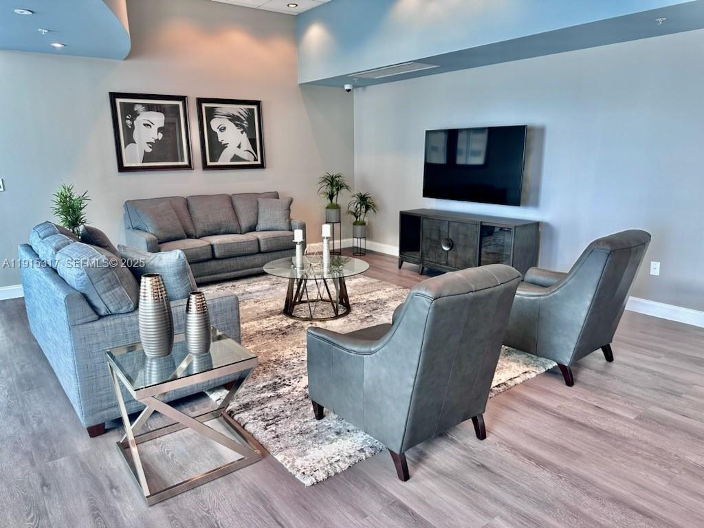 MET 1 CONDO - Residential