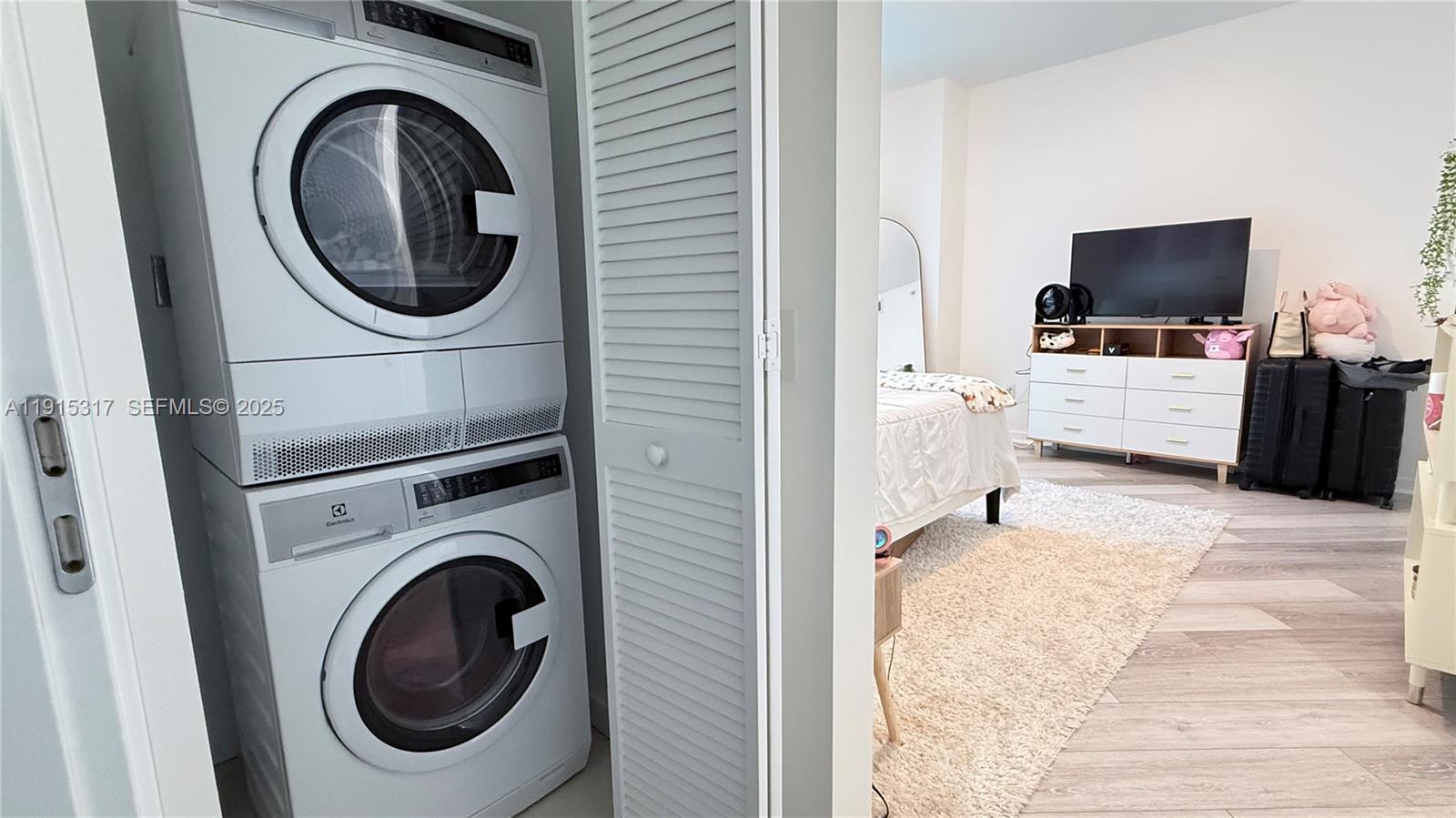 MET 1 CONDO - Residential