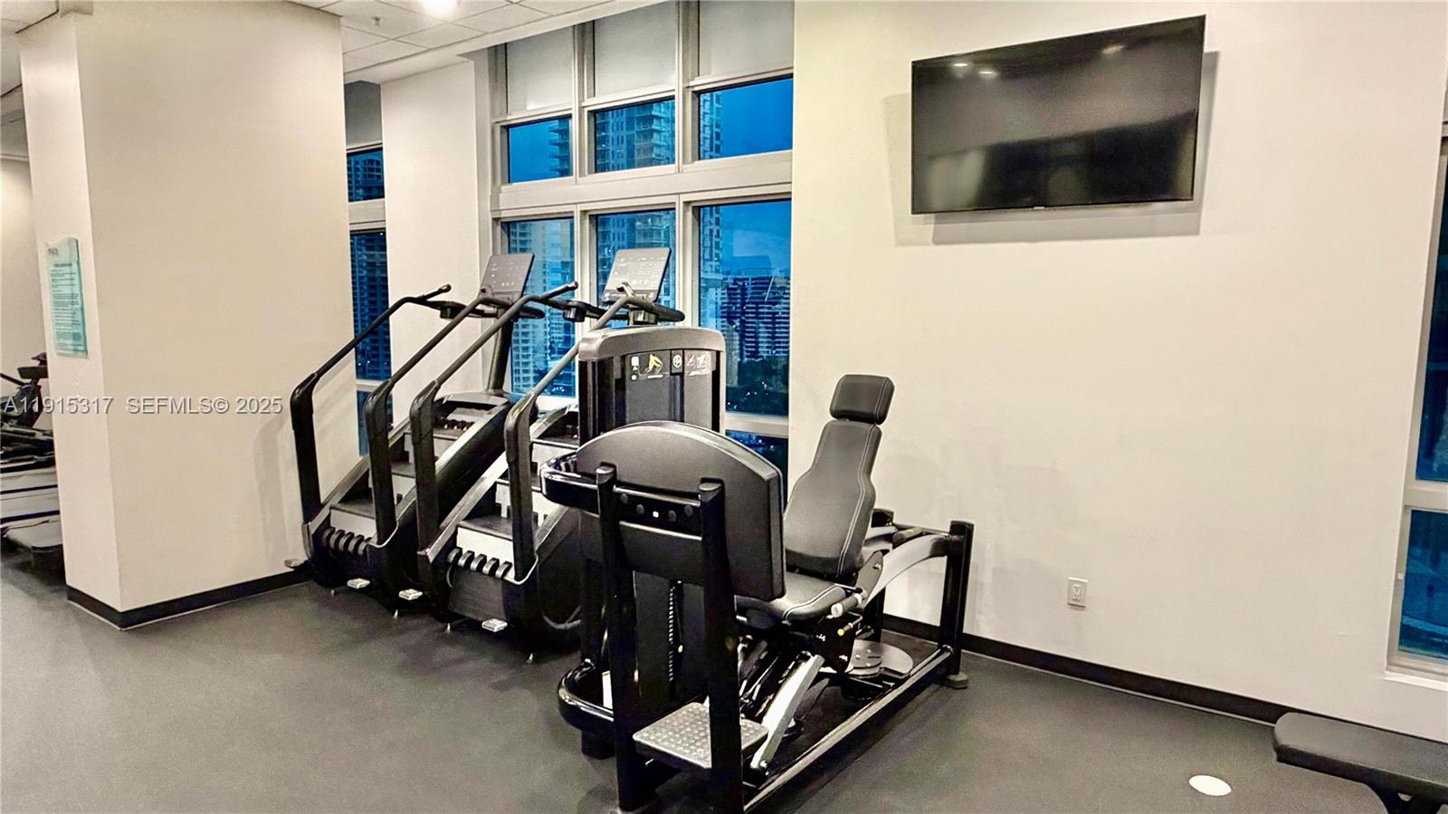 MET 1 CONDO - Residential