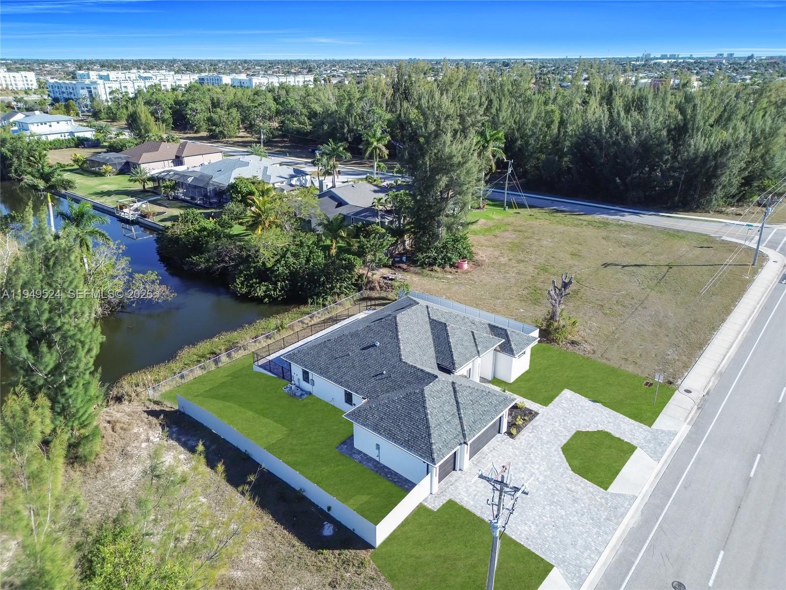CAPE CORAL - Residential