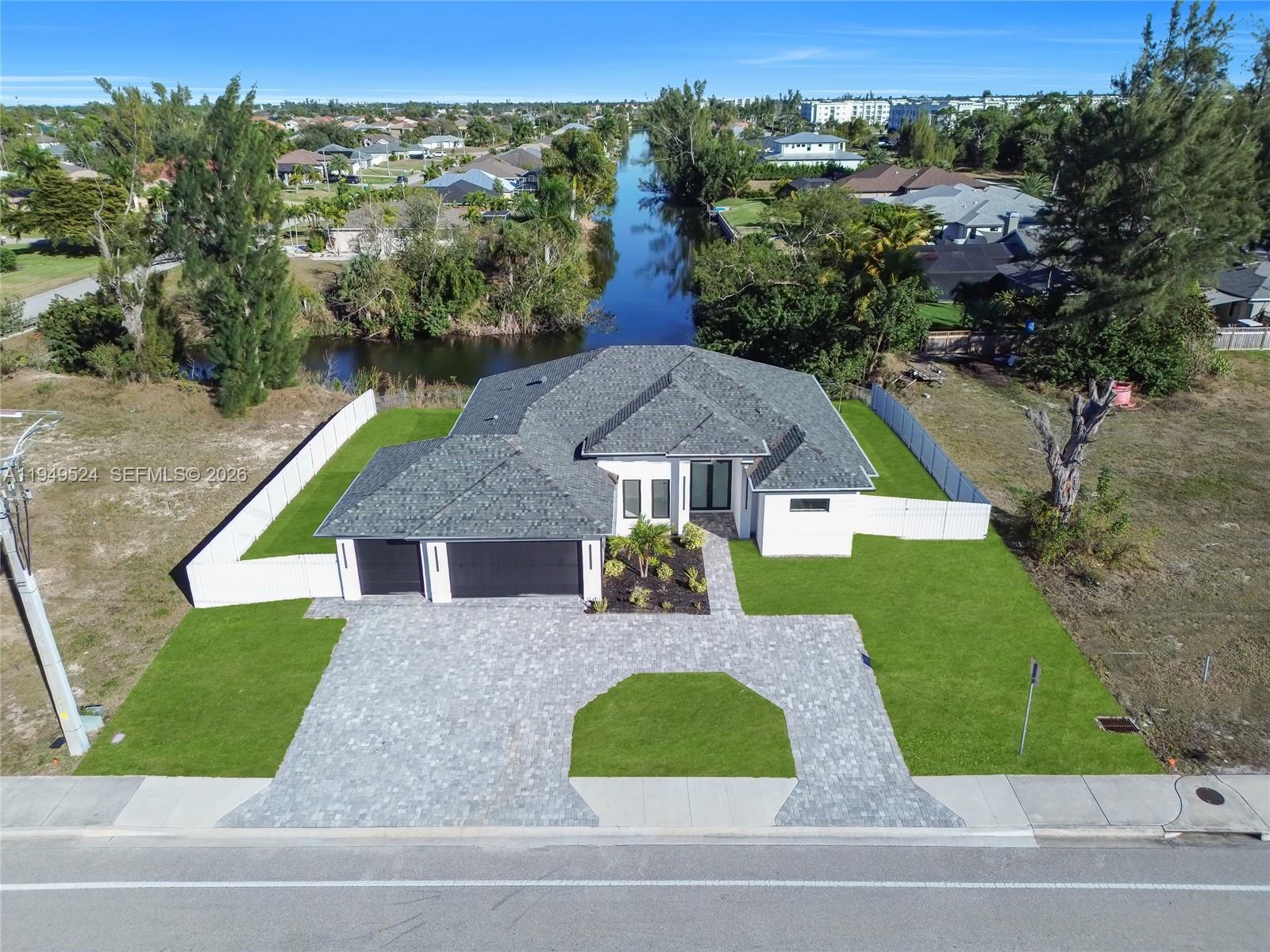 CAPE CORAL - Residential