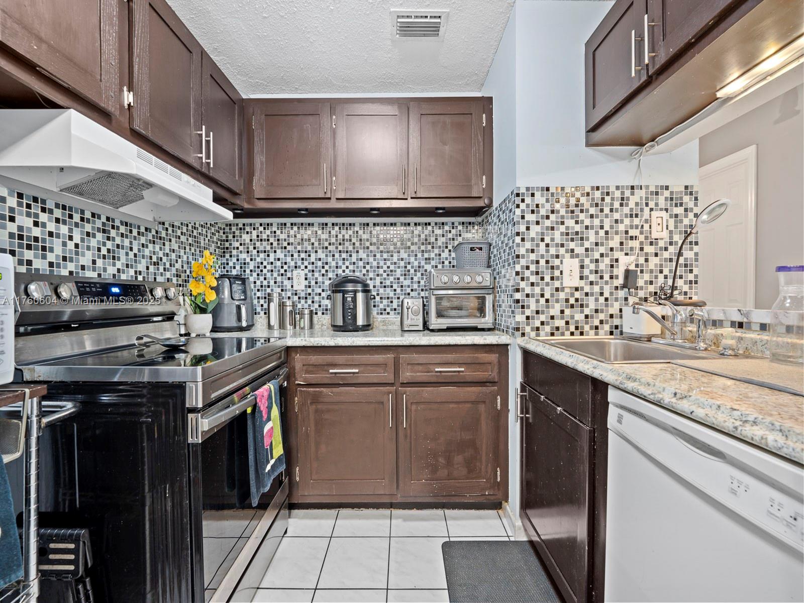 LAKESIDE XI CONDO PH III - Residential