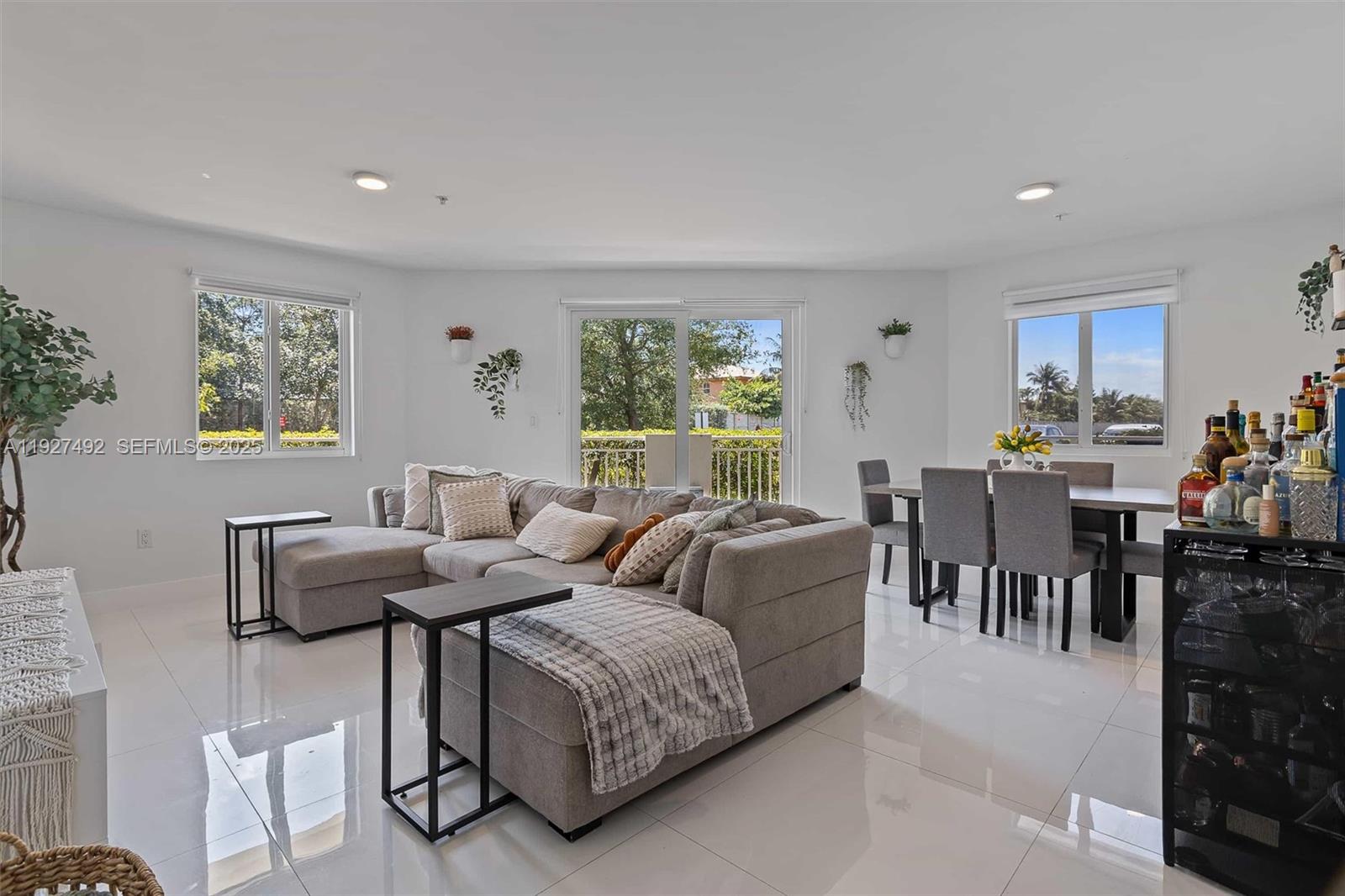 ISLANDS AT DORAL 1ST ADDI - Residential