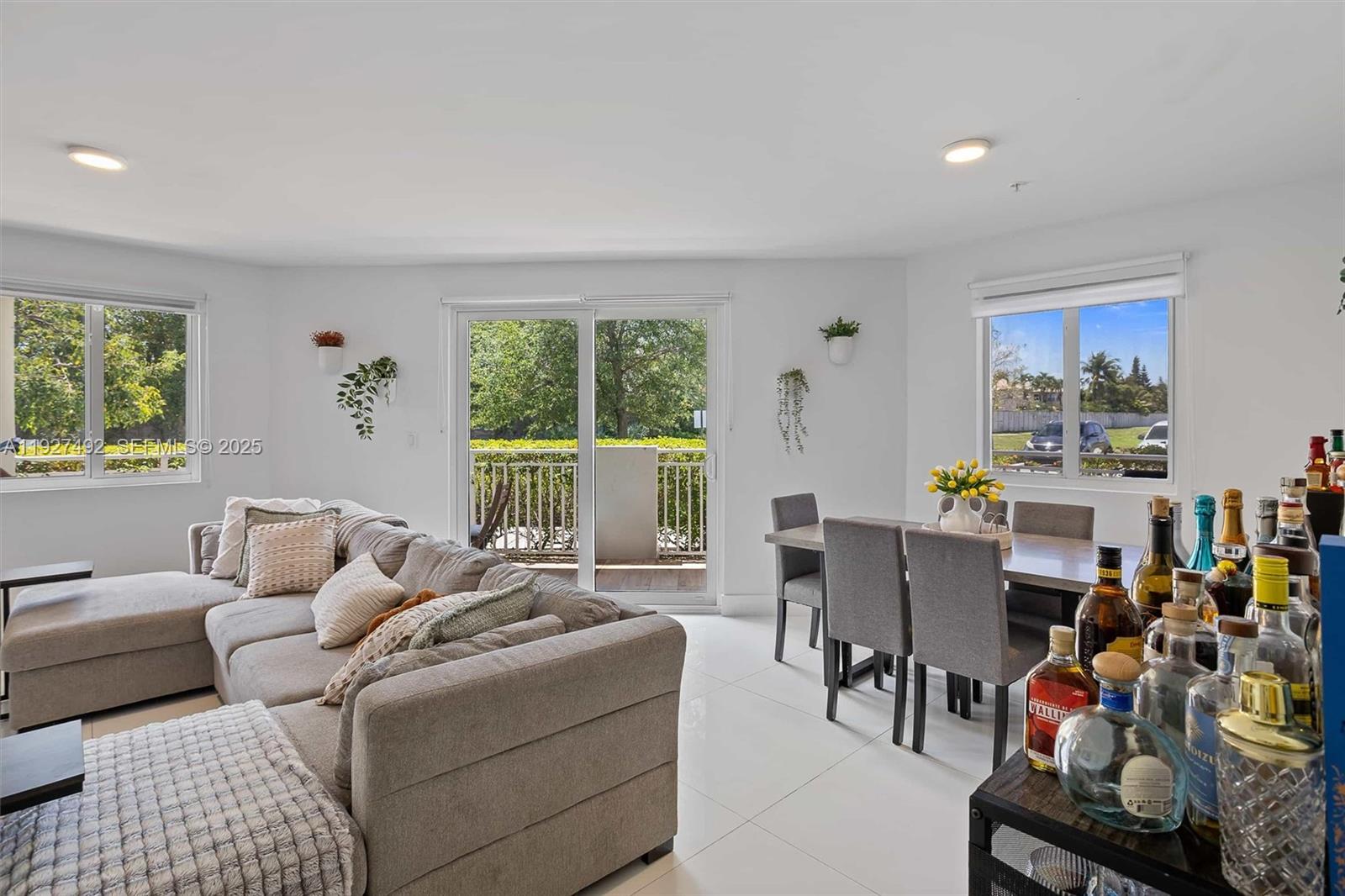 ISLANDS AT DORAL 1ST ADDI - Residential