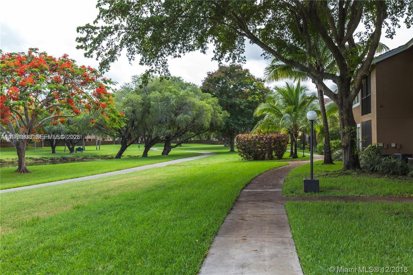 VISTA LAGO AT THE HAMMOCK - Residential