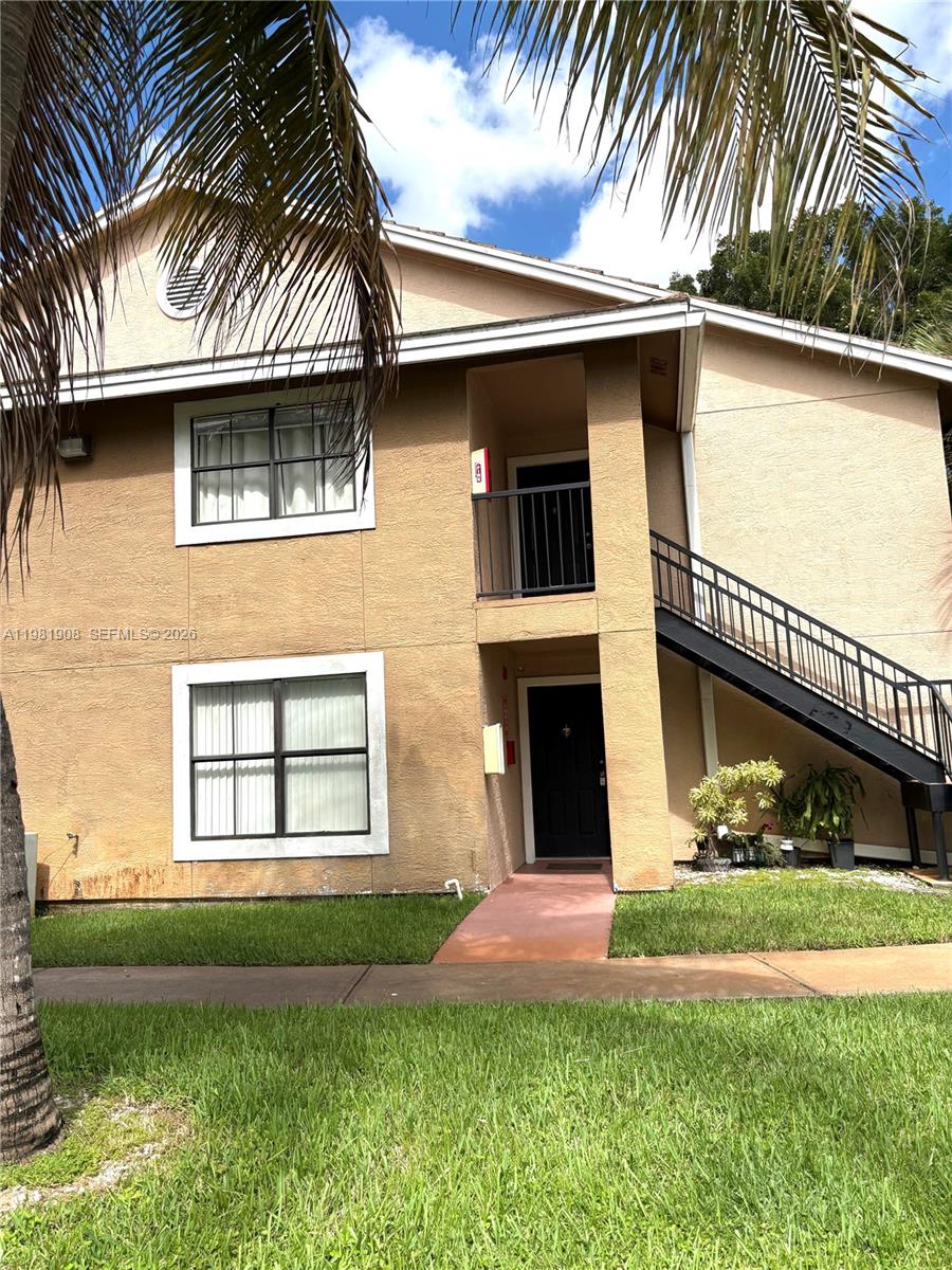 VISTA LAGO AT THE HAMMOCK - Residential