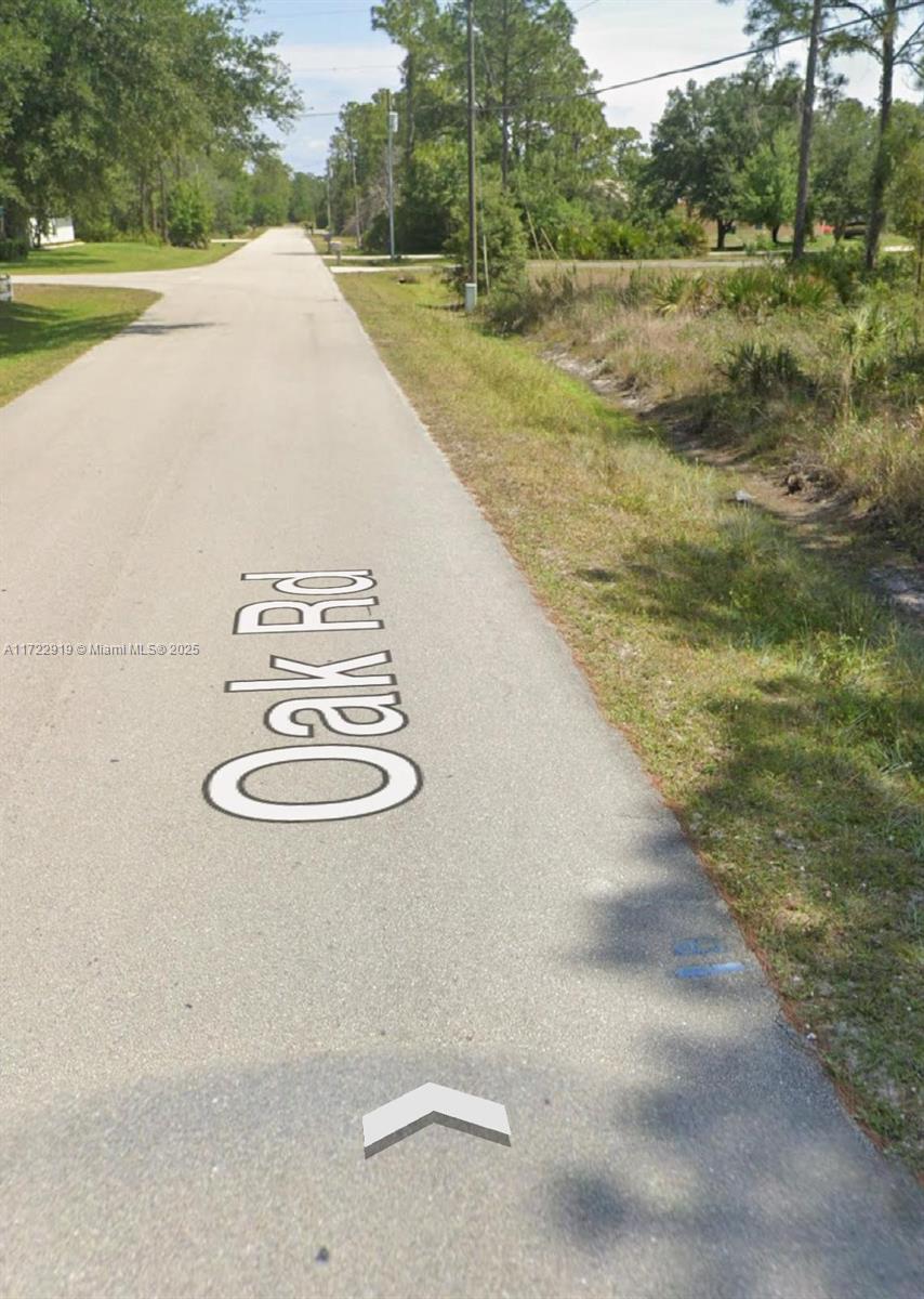 Exceptional Opportunity to build your dream home on this prime 1-acre lot! With a neighboring home already established, this property offers convenience. Ideally located close to established neighborhoods, top-rated schools, churches, and shopping centers, this lot offers the ultimate in accessibility and amenities.