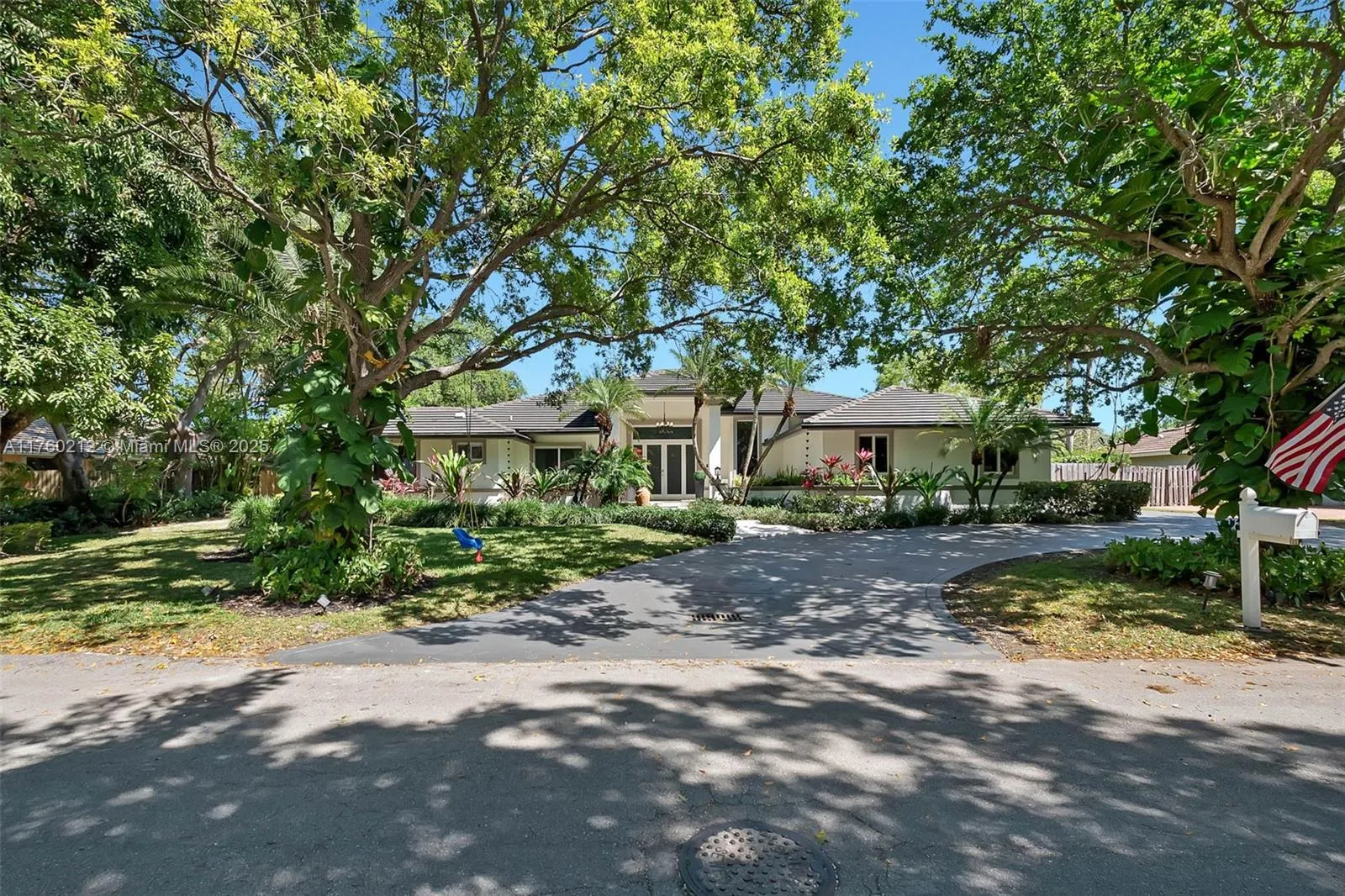 Palmetto Bay, Florida 33157, United States, 5 Bedrooms Bedrooms, ,4 BathroomsBathrooms,Residential,Active,85499