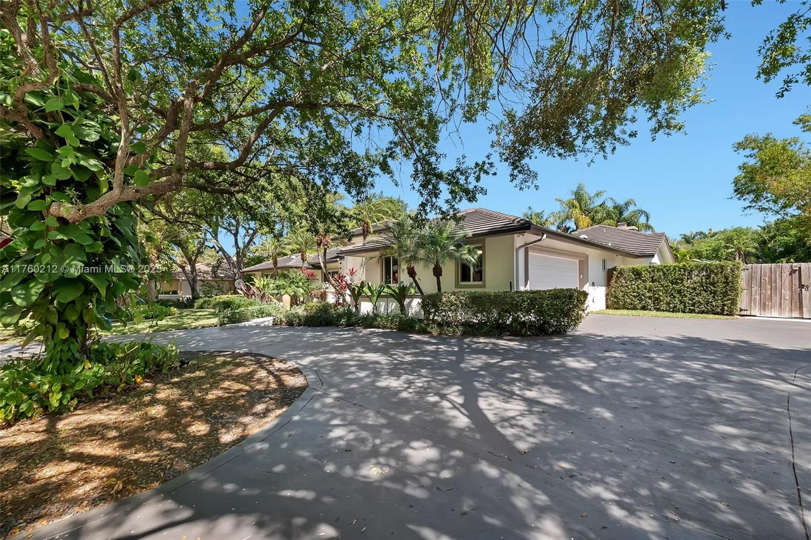 Palmetto Bay, Florida 33157, United States, 5 Bedrooms Bedrooms, ,4 BathroomsBathrooms,Residential,Active,85499