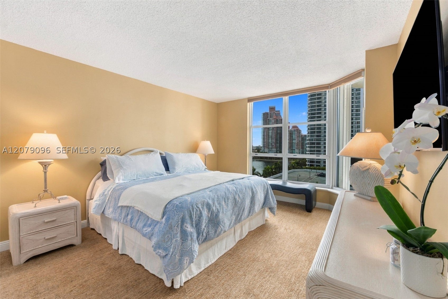 3600 Mystic Pointe Dr 903