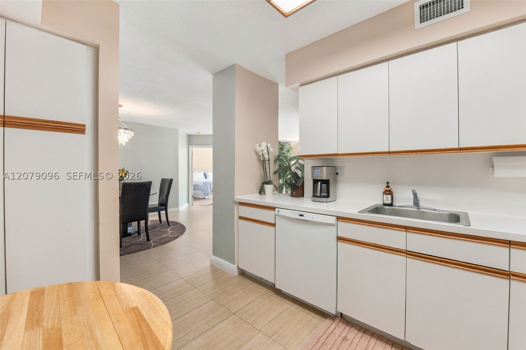 3600 Mystic Pointe Dr 903