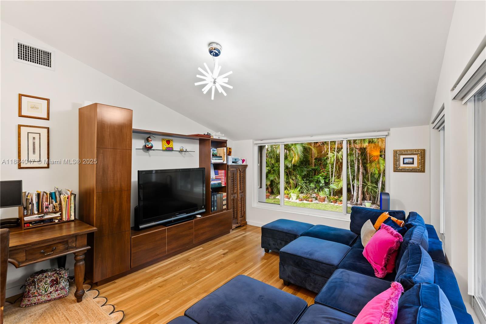 CORAL GROVES - Residential
