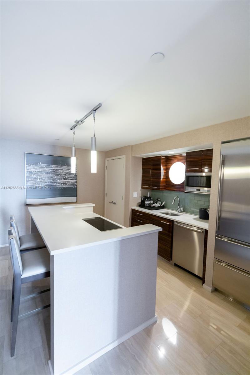 551 FLB CONDOMINIUM HOTEL - Residential