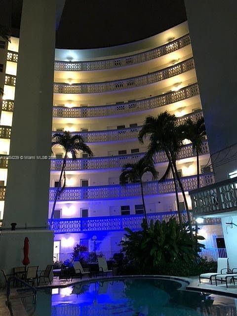 LE CERCLE BY THE BEACH CO - Residential