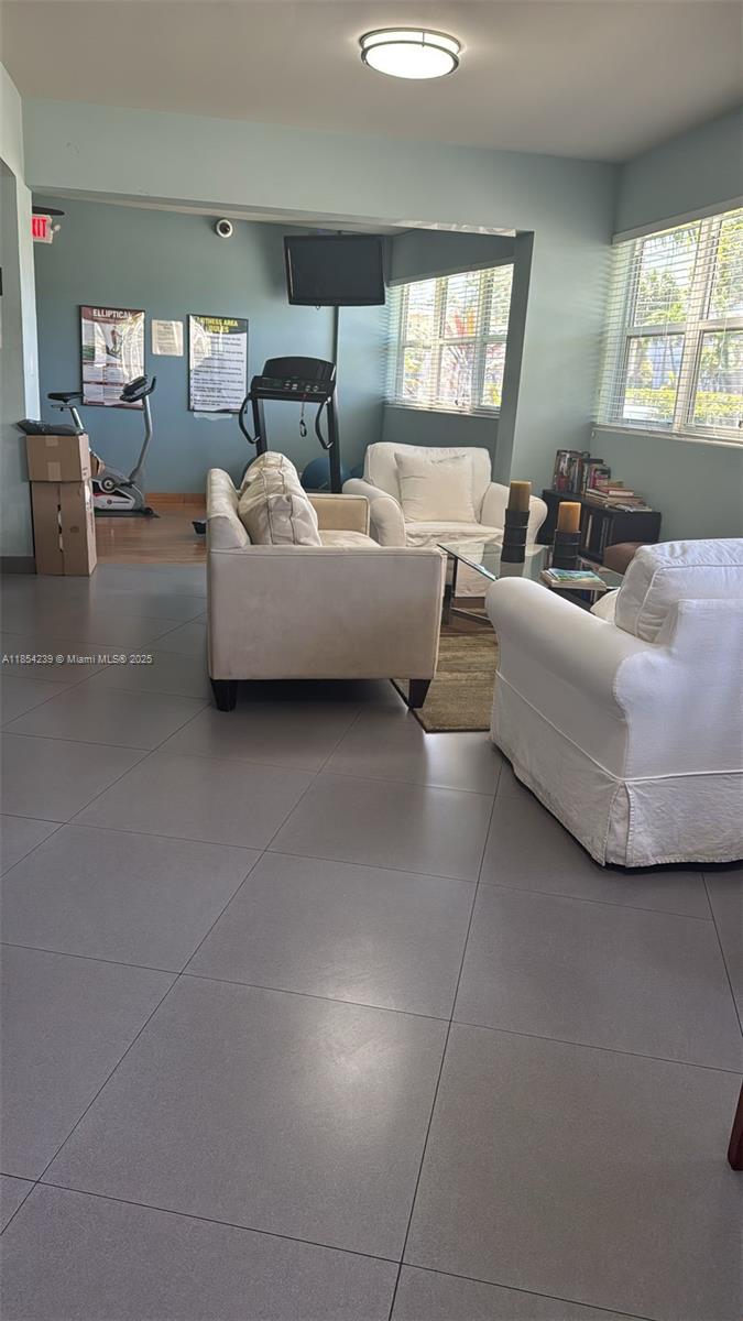 LE CERCLE BY THE BEACH CO - Residential