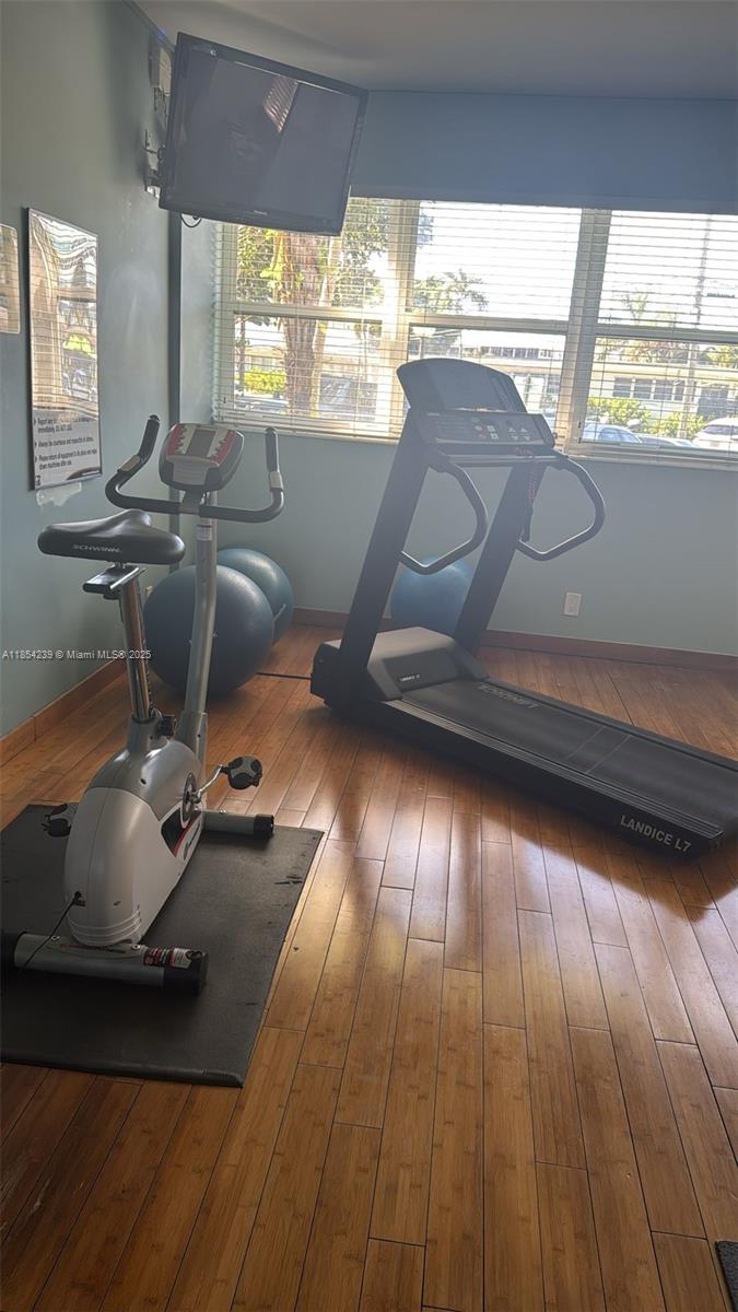 LE CERCLE BY THE BEACH CO - Residential