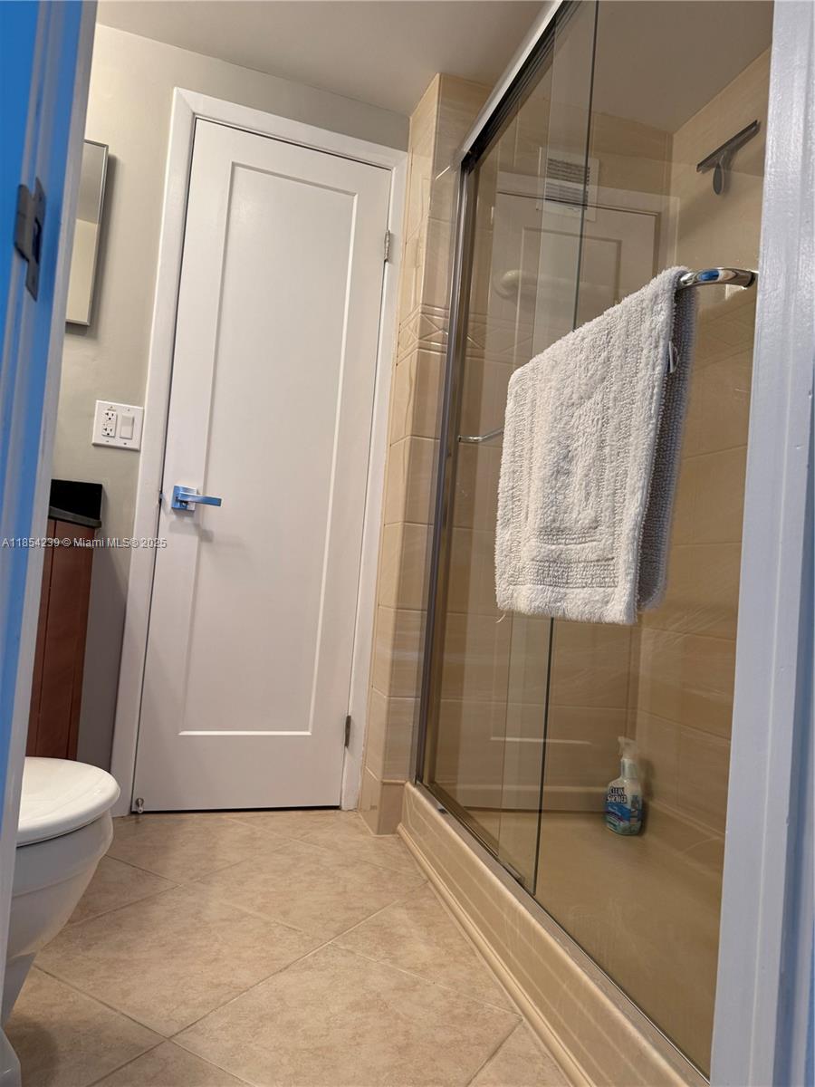 LE CERCLE BY THE BEACH CO - Residential