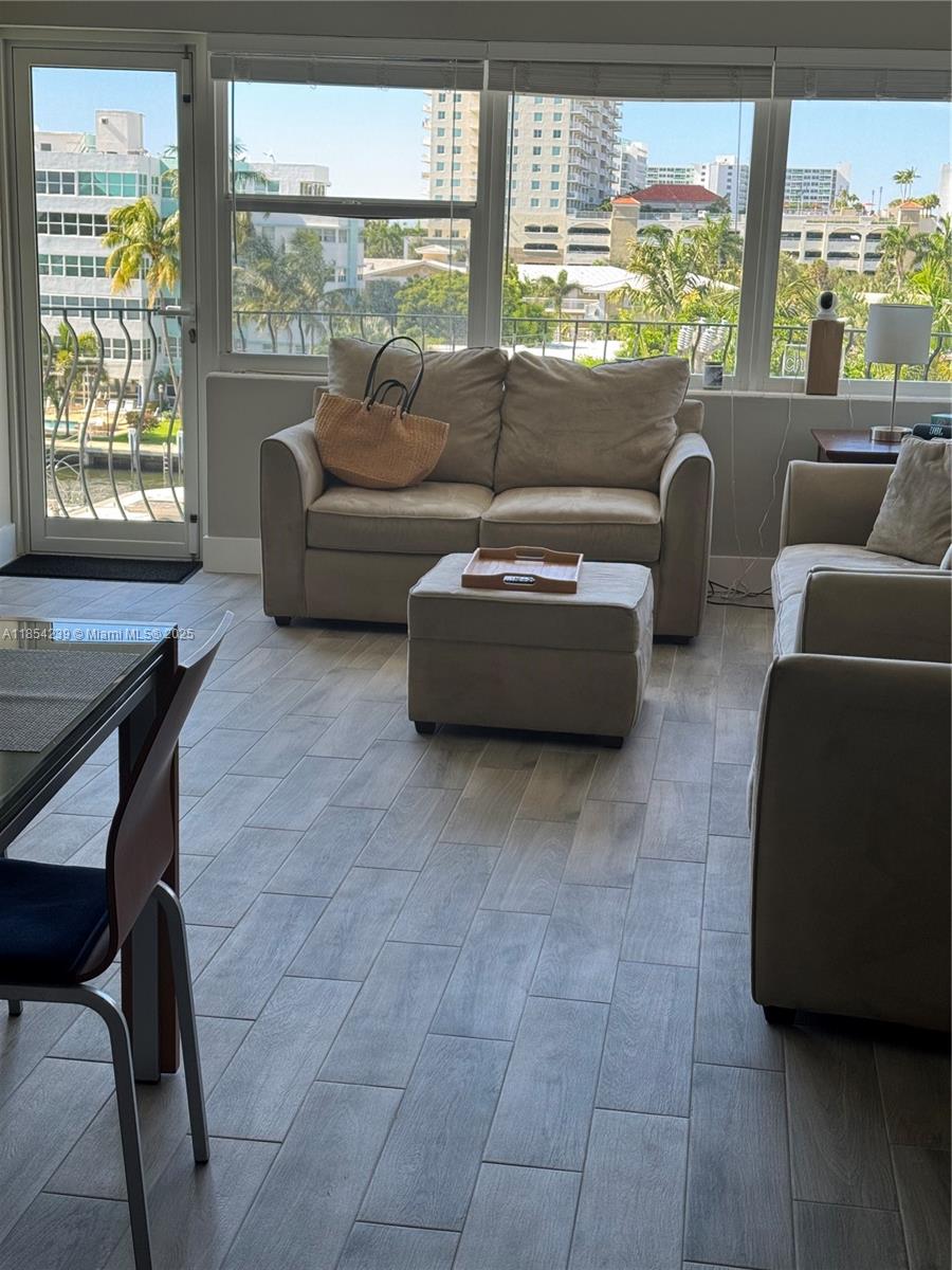 LE CERCLE BY THE BEACH CO - Residential