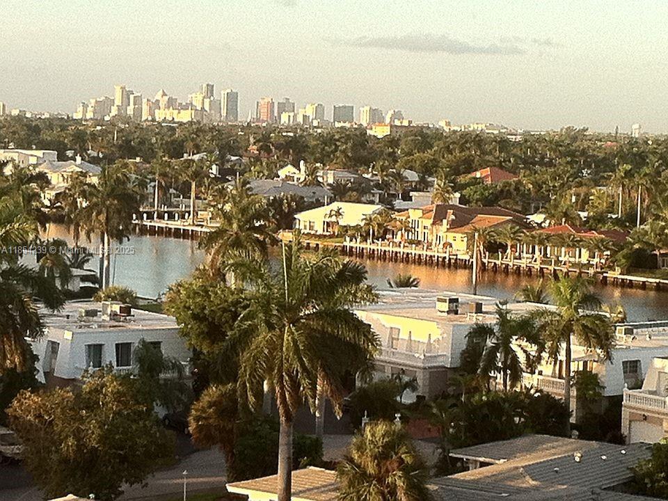 LE CERCLE BY THE BEACH CO - Residential