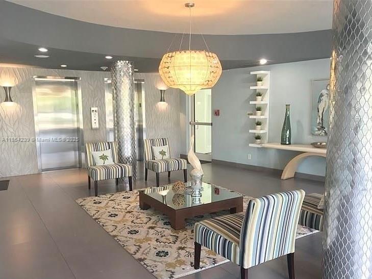 LE CERCLE BY THE BEACH CO - Residential