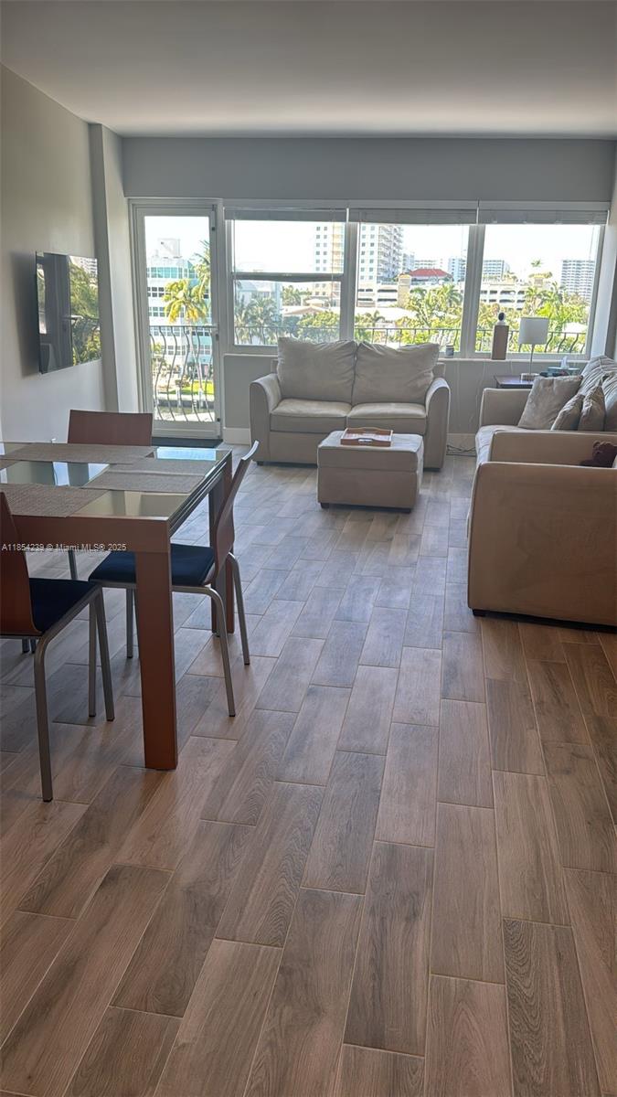 LE CERCLE BY THE BEACH CO - Residential