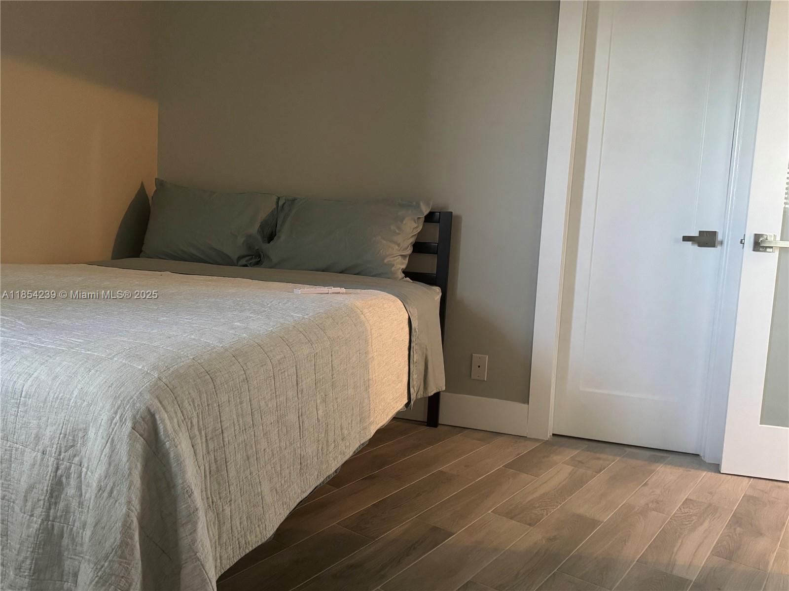 LE CERCLE BY THE BEACH CO - Residential