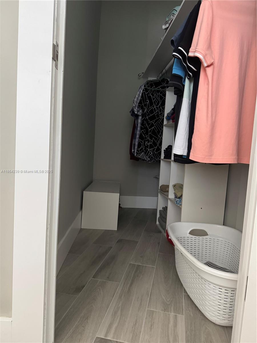 LE CERCLE BY THE BEACH CO - Residential