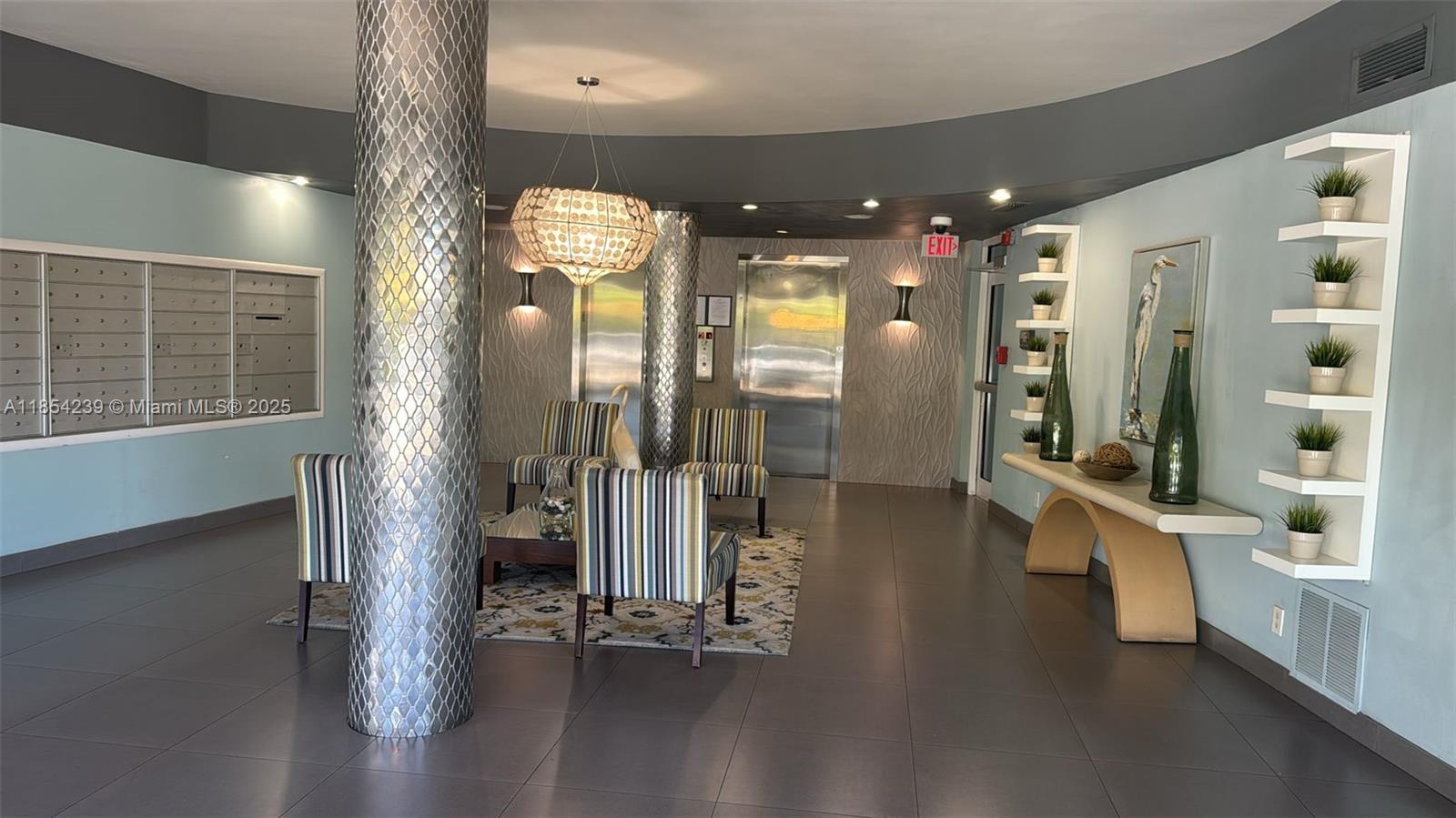 LE CERCLE BY THE BEACH CO - Residential