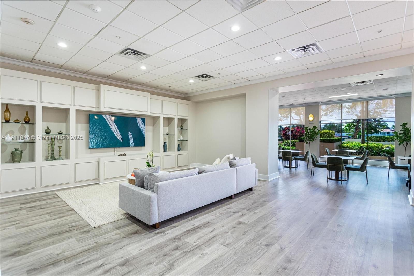 5600 CONDO - Residential Lease