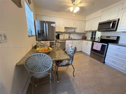 Photo of 2 Briarwood Cir #112, Hollywood, FL 33024 (MLS # A11949634)