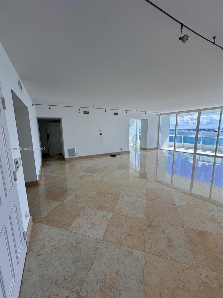 1643 Brickell Ave 1704