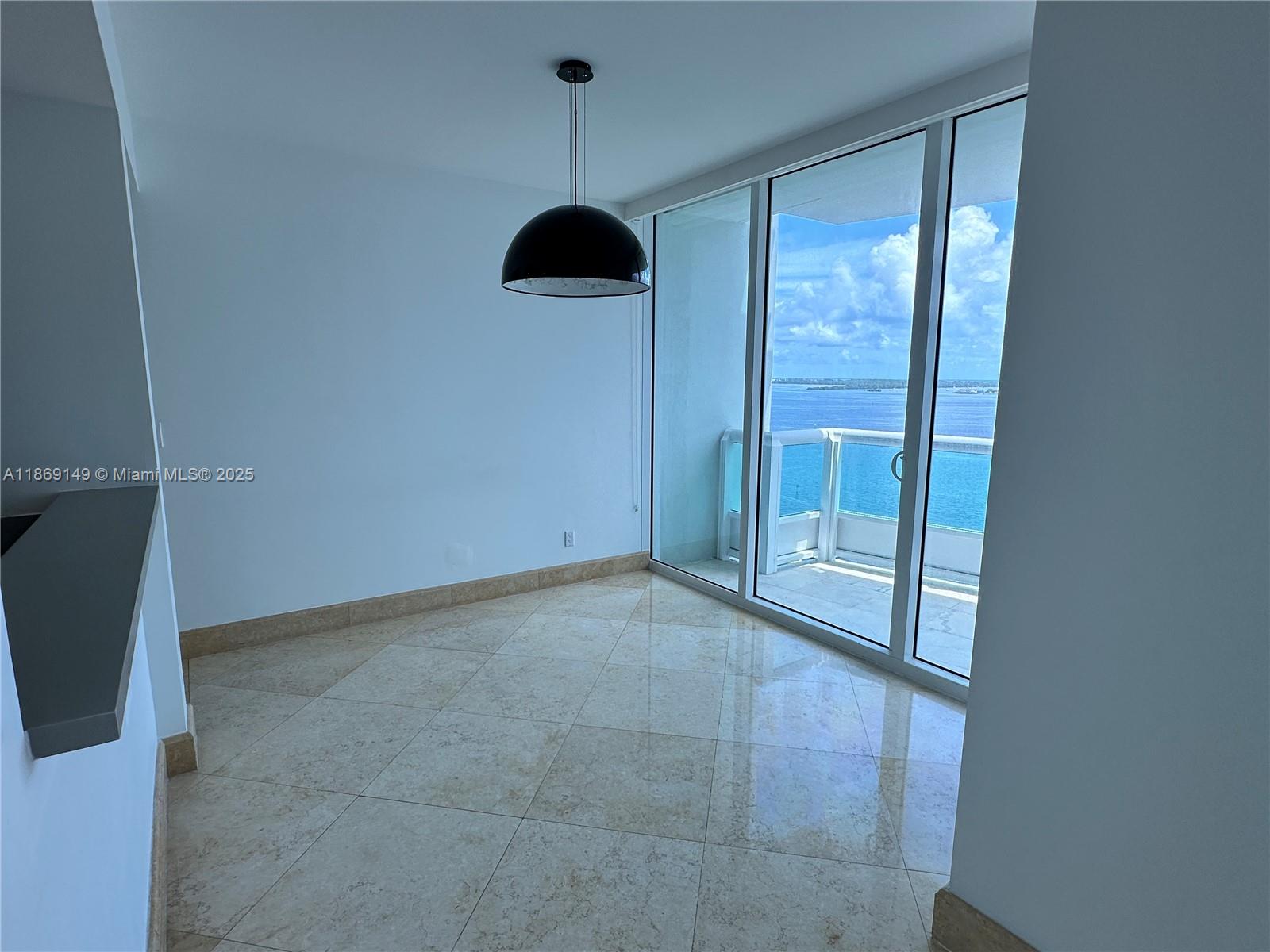 1643 Brickell Ave 1704
