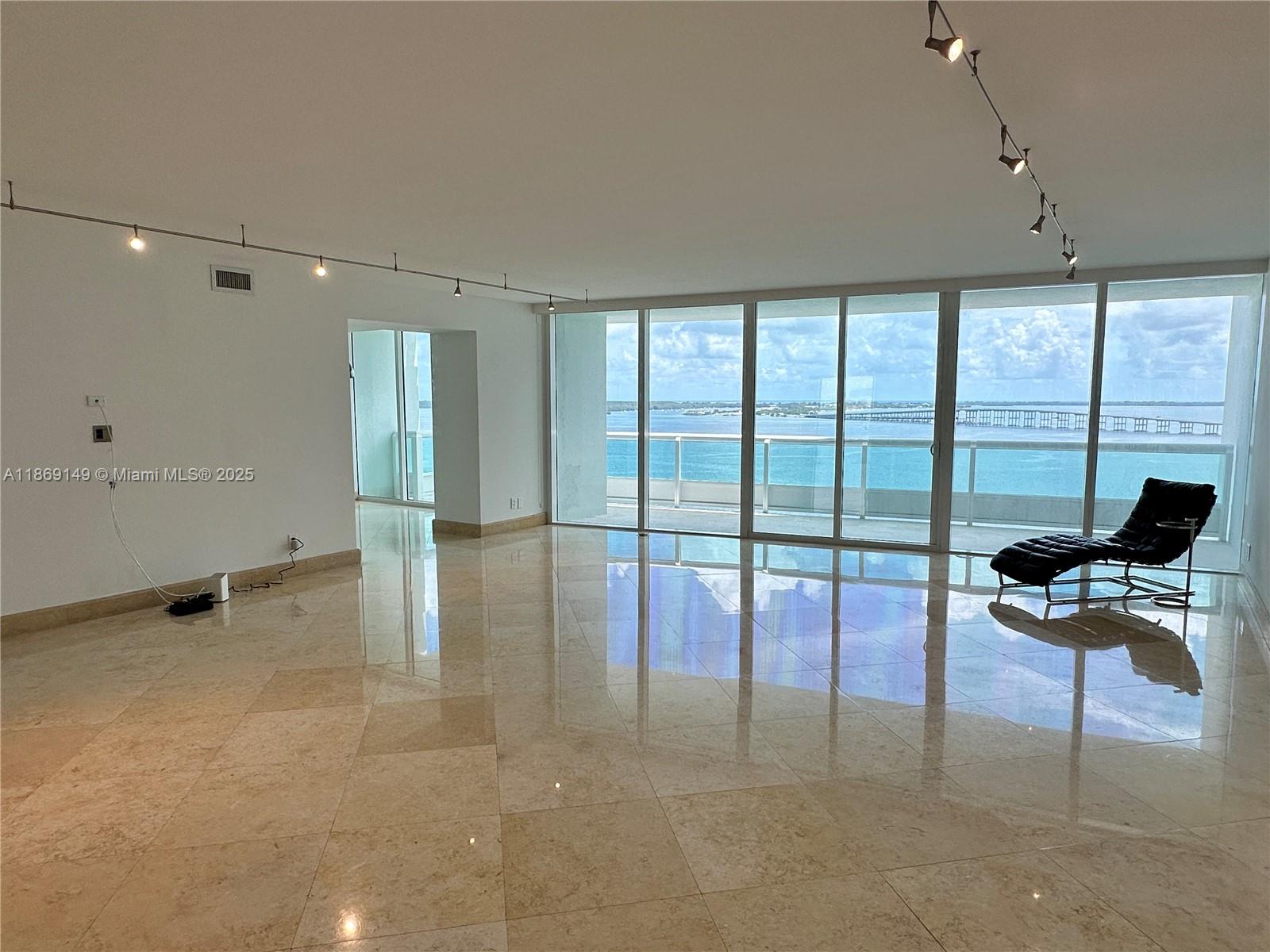 1643 Brickell Ave 1704