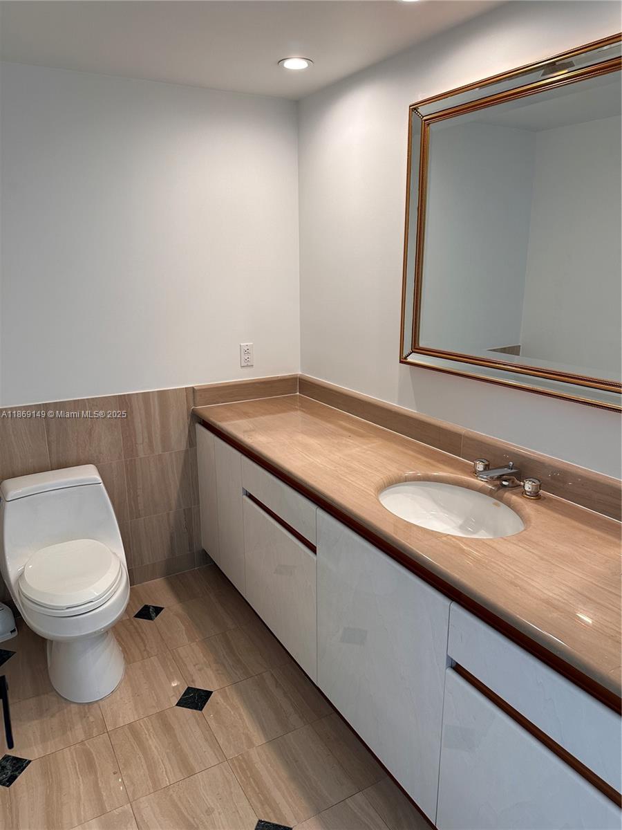 1643 Brickell Ave 1704