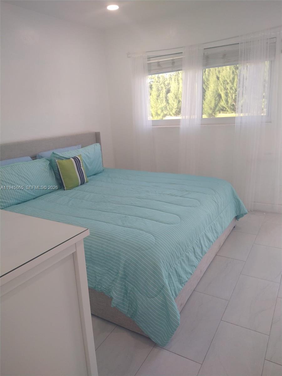 PASADENA GARDEN APARTMENT - Residential