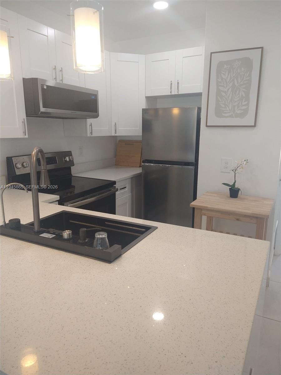 PASADENA GARDEN APARTMENT - Residential