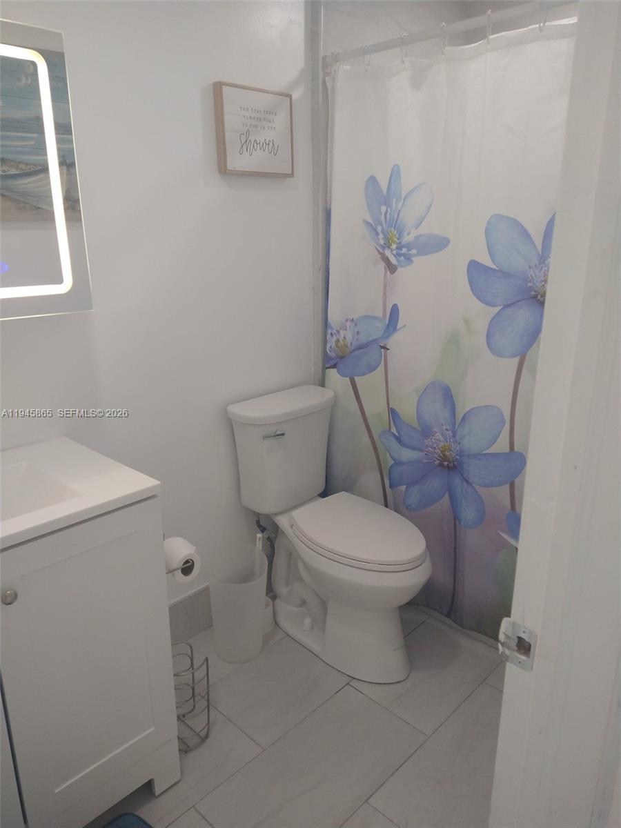 PASADENA GARDEN APARTMENT - Residential