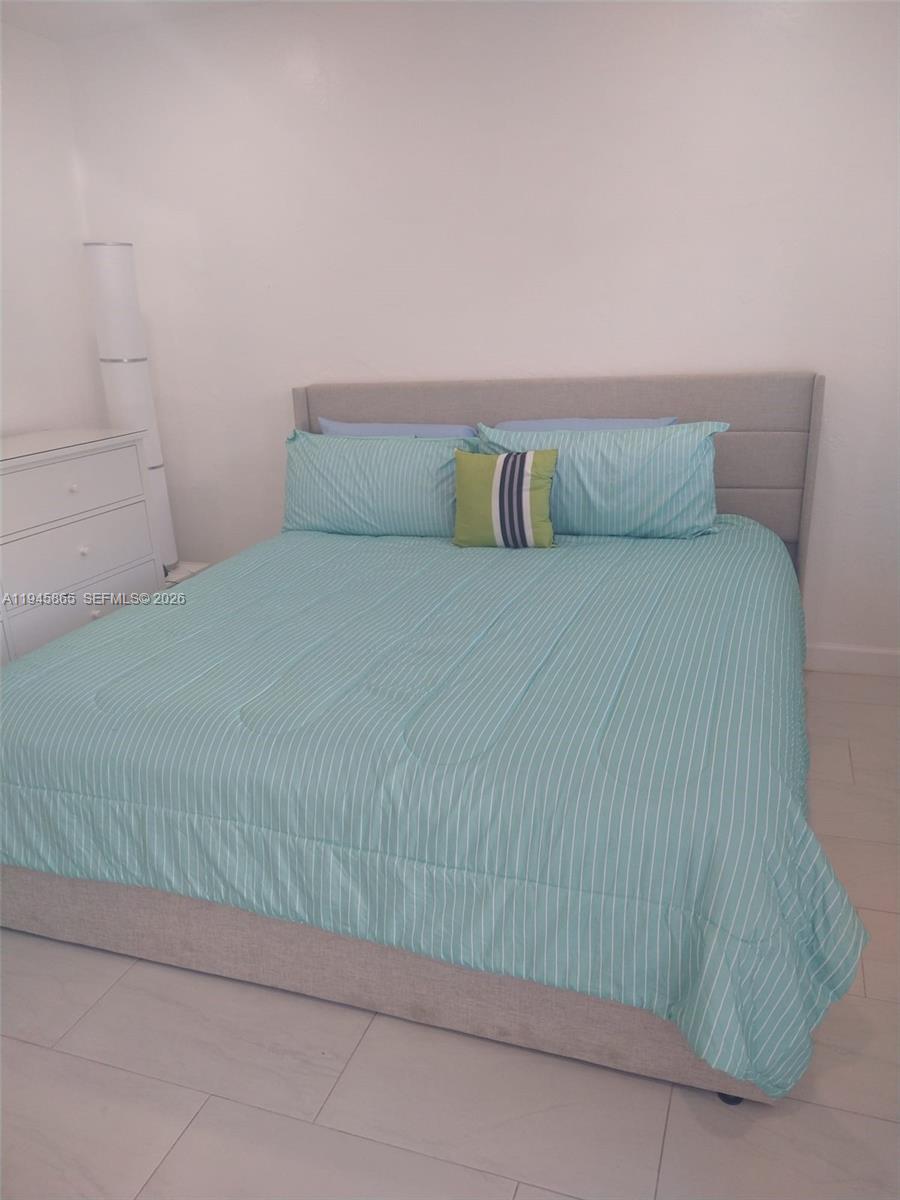 PASADENA GARDEN APARTMENT - Residential