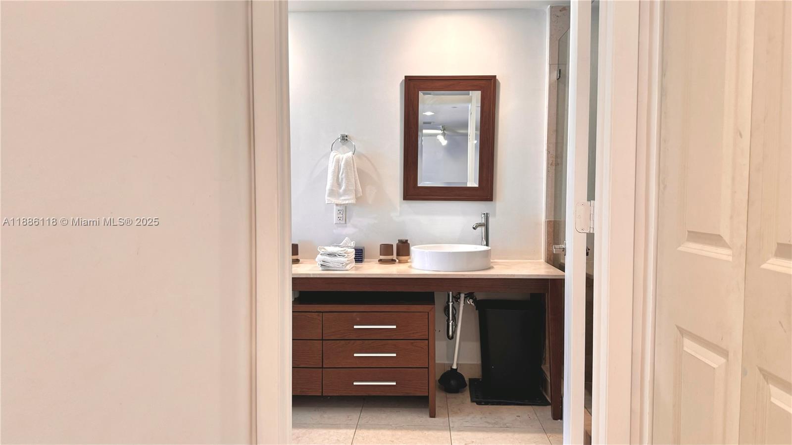 ICONBRICKELL CONDO NO 1 - Residential Lease