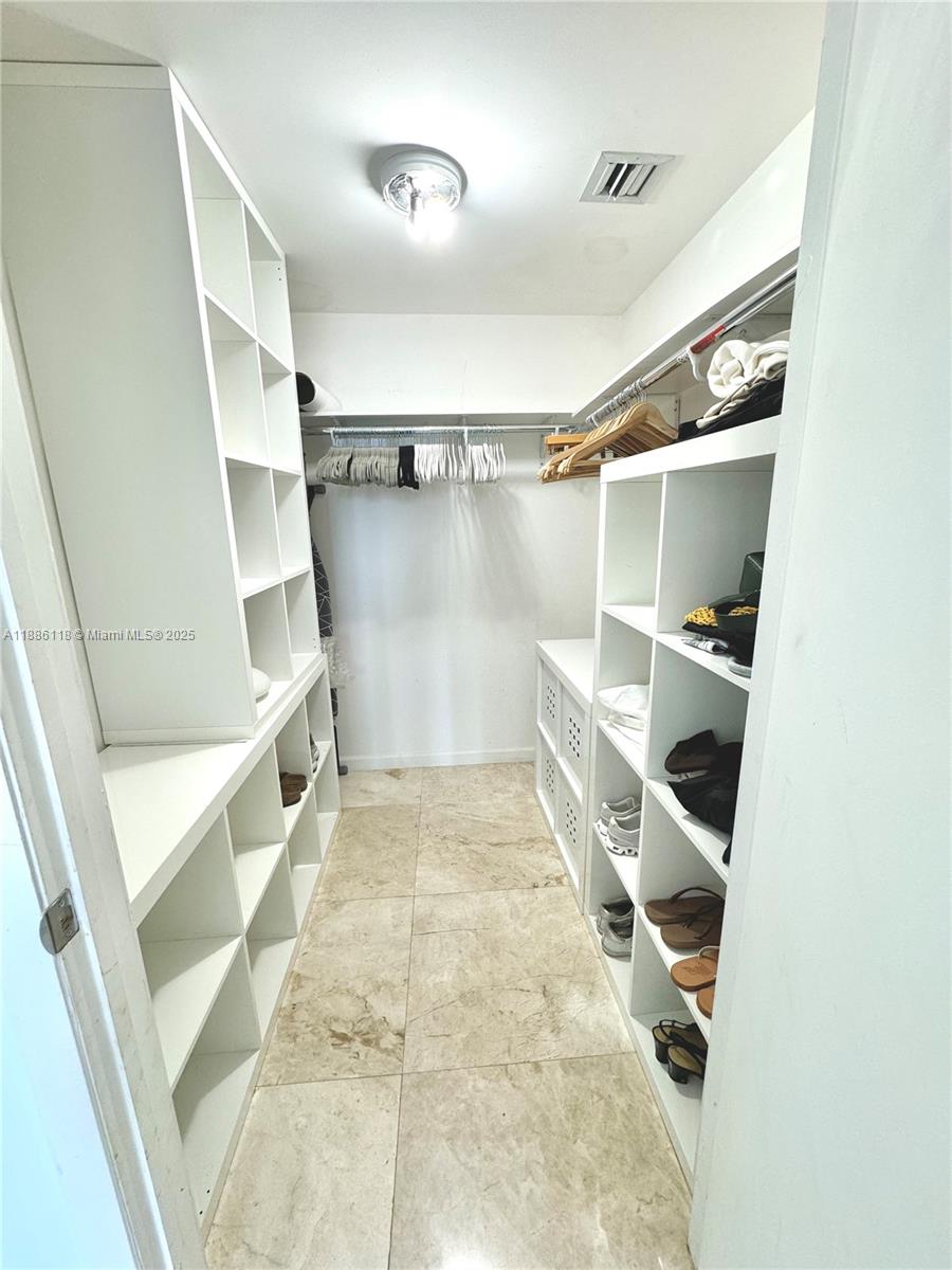 ICONBRICKELL CONDO NO 1 - Residential Lease