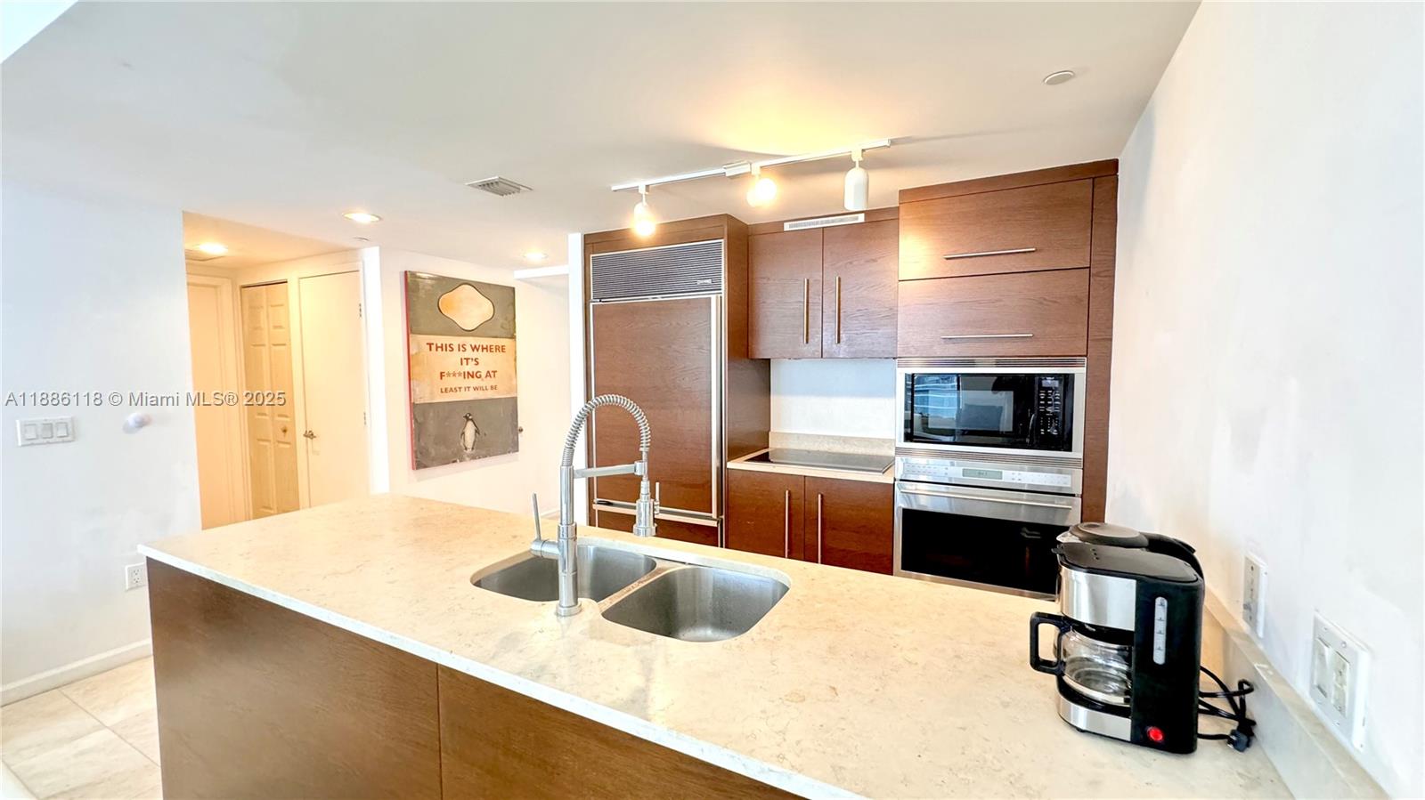 ICONBRICKELL CONDO NO 1 - Residential Lease