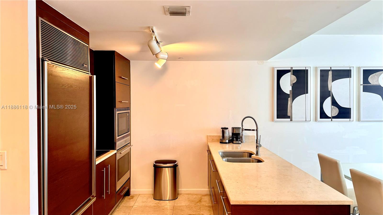 ICONBRICKELL CONDO NO 1 - Residential Lease