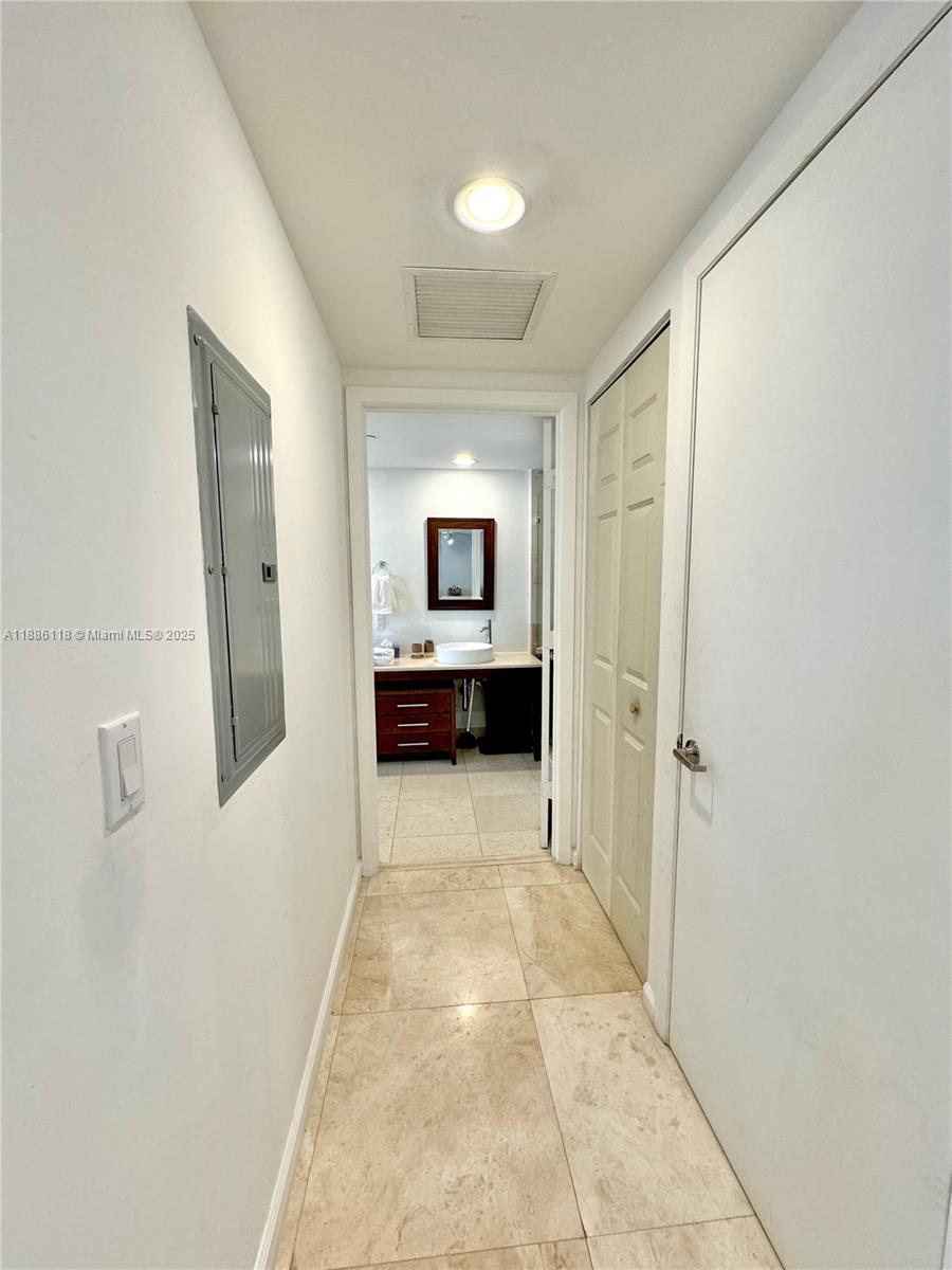 ICONBRICKELL CONDO NO 1 - Residential Lease