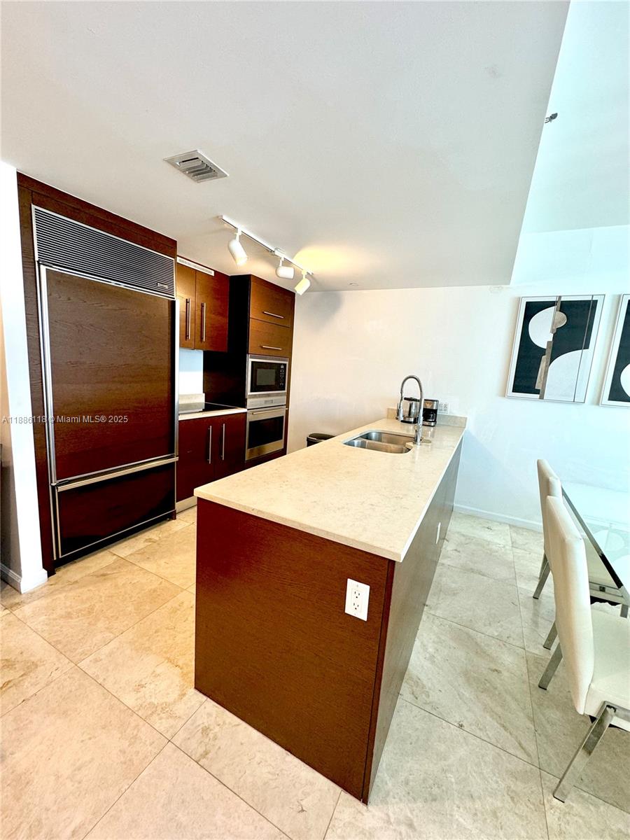 ICONBRICKELL CONDO NO 1 - Residential Lease